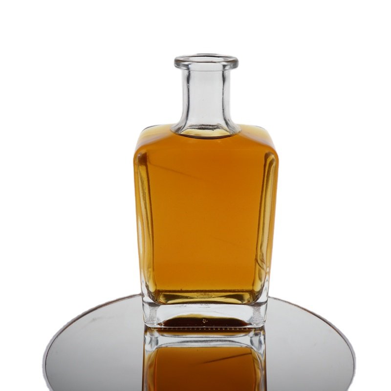 Customized 250ml 700ml 750ml bottle glass whisky 1 liter 1140ml with cork wholesale rum vodka bottle