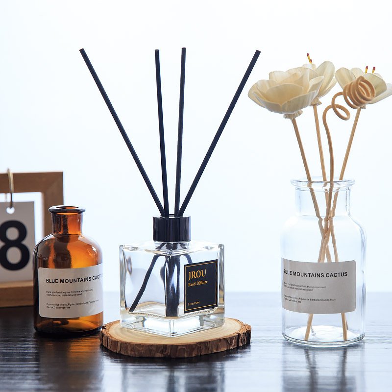 2024 Hot selling New Design 50ml 120ml 200ml White Black Aromatherapy Reed Diffuser Glass Bottles with rattan sticks