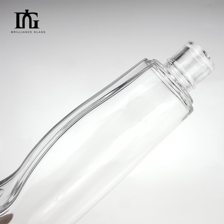 Custom clear glass bottle 500ml 700ml 750ml glass bottle for whiskey liquor rum with cap