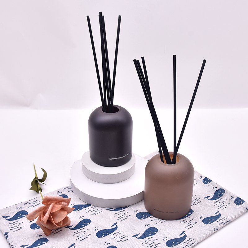 Wholesale 200ml Round Black Luxury Reed Diffuser Glass Bottle Custom Empty Reed Diffuser Fragrance Perfume Bottle With Box