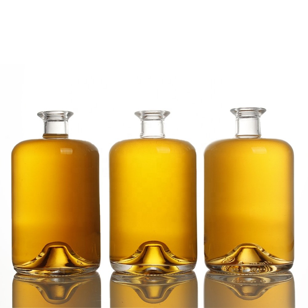 Customized Glass Bottle 700ml 750ml Clear Gin Round Spirit Bottle Liquor Spiced Rum Bottle
