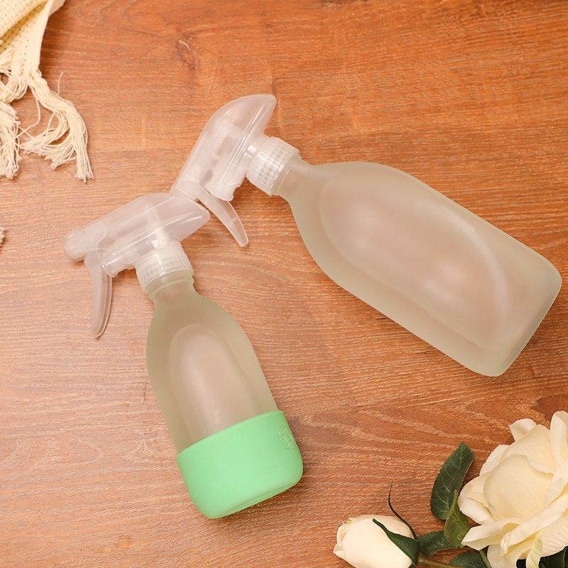 Re-usable 250ml 500ml Glass Cleaning Bottles with Sprayer Silicone Sleeve Frosted Empty Glass Bottles for bathroom cleaning