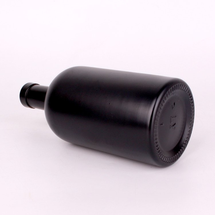 Hot sell botella de licor 200ml 375ml 500ml 750ml 1000ml empty matte black vodka glass bottles for whiskey liquor