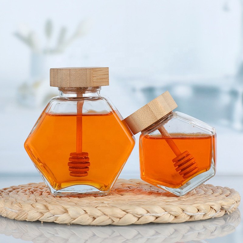 Honey Jar with Dipper Kitchen&tabletop Honey Glass Bottle Hot Selling Hexagon Shaped Wood Lid Glass Kitchen Wedding Food Clear
