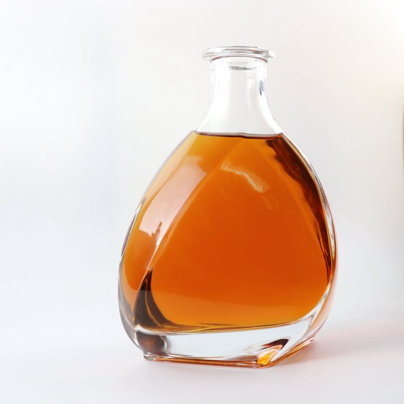 Empty Clear Decorative brandy Liquor Bottles With Cork Top 700 ml Xo Embossed Fancy Spirit Bottle 700 ml Wholesale