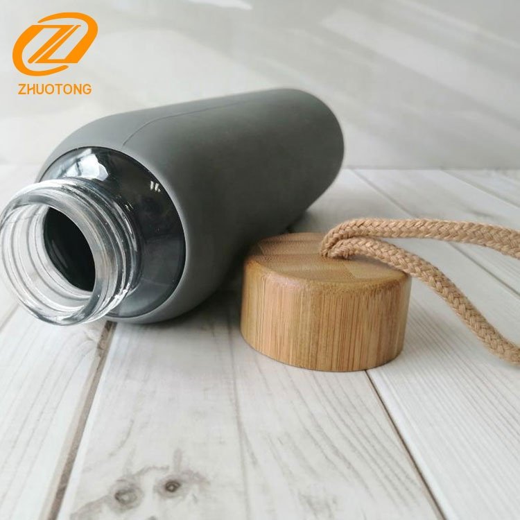 Silicone sleeve heat insulation bpa free sports glass water bottle with bamboo lid and rope
