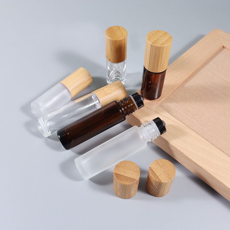 Wholesale empty 5ml 10 ml 15ml amber frosted transparent frosted glass roll-on bottle perfume bamboo top