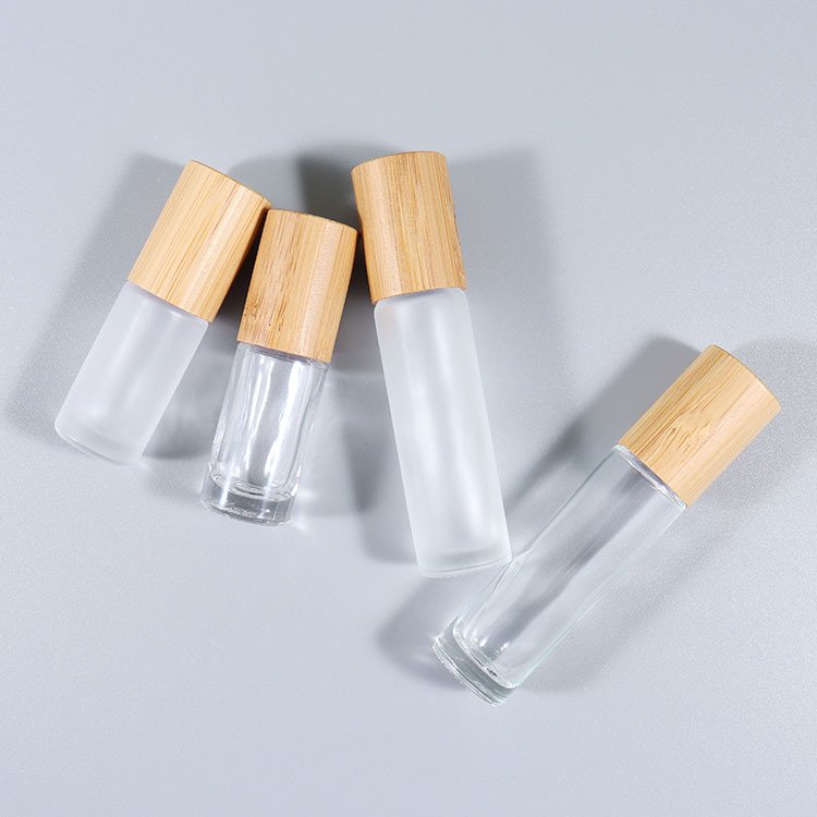 Wholesale empty 5ml 10 ml 15ml amber frosted transparent frosted glass roll-on bottle perfume bamboo top