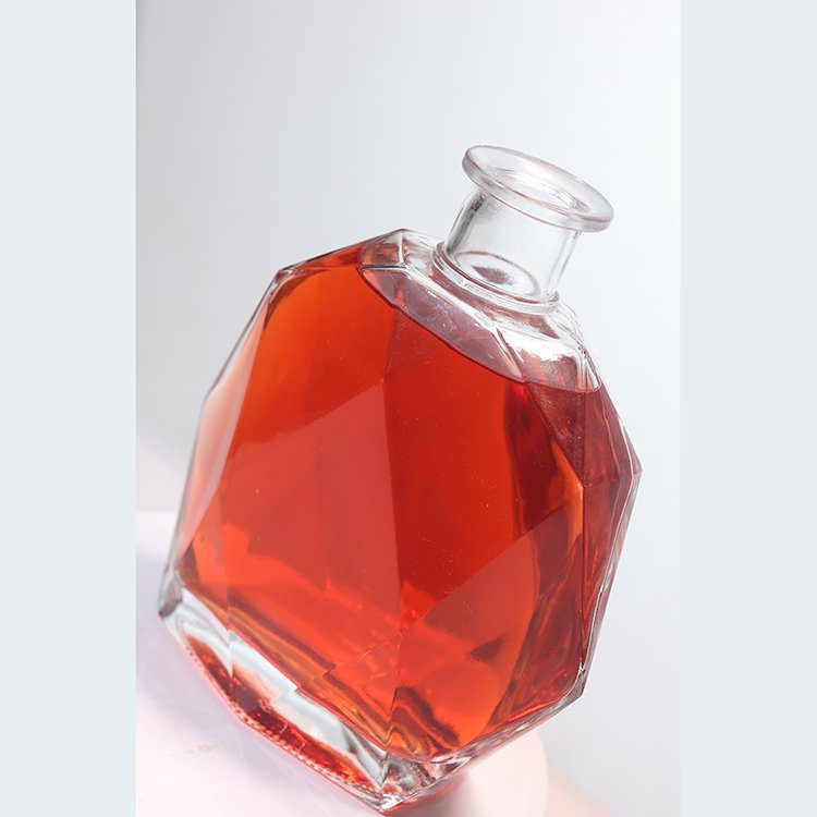 Food Grade Creative Unique Design Glass Bottle China Supplier 700ml Super Flint Vodka Spirits Rum Whiskey Glass Bottle With Cork