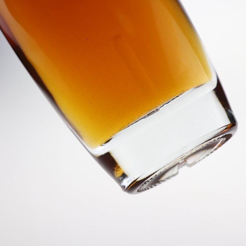 Flat fancy liquor bottle empty 700ml super flint custom glass vodka spirits whisky brandy bottle hip flask glass wine bottle