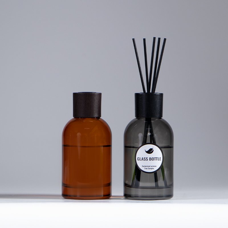 Round shape 200 ml amber black reed diffuser aroma fragrance glass bottle suppliers with wooden cap