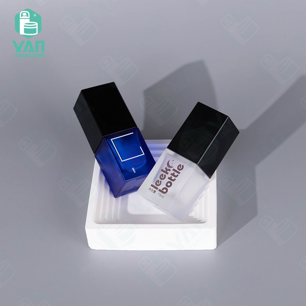 YAN Packaging cosmetics 15ml frosted blue flat square glass lotion pump spray bottle black plastic cap