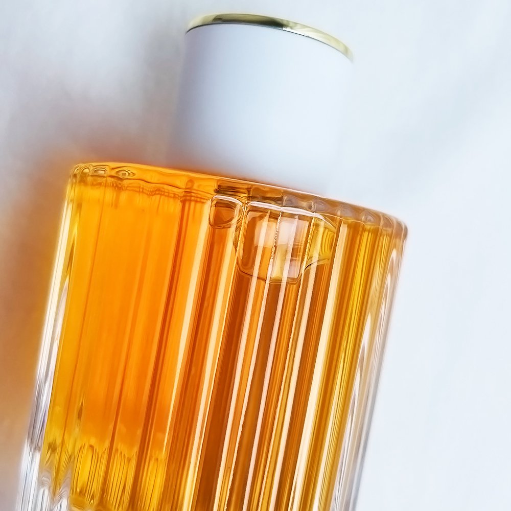 Luxury 30ml 50ml 100ml Round Shaped Empty Perfume Cylinder Glass Bottles Perfume Travel Refillable Bottle Manufacturer
