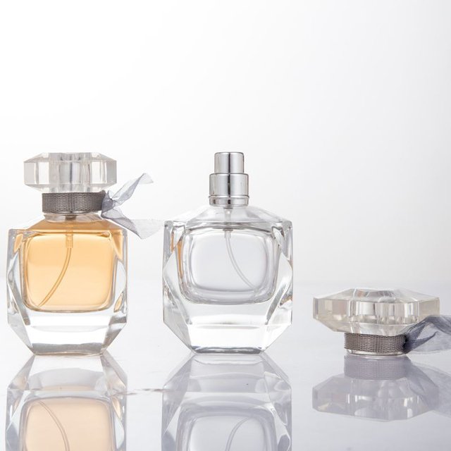 China wholesale packaging cosmetic 30ml glass perfume bottles