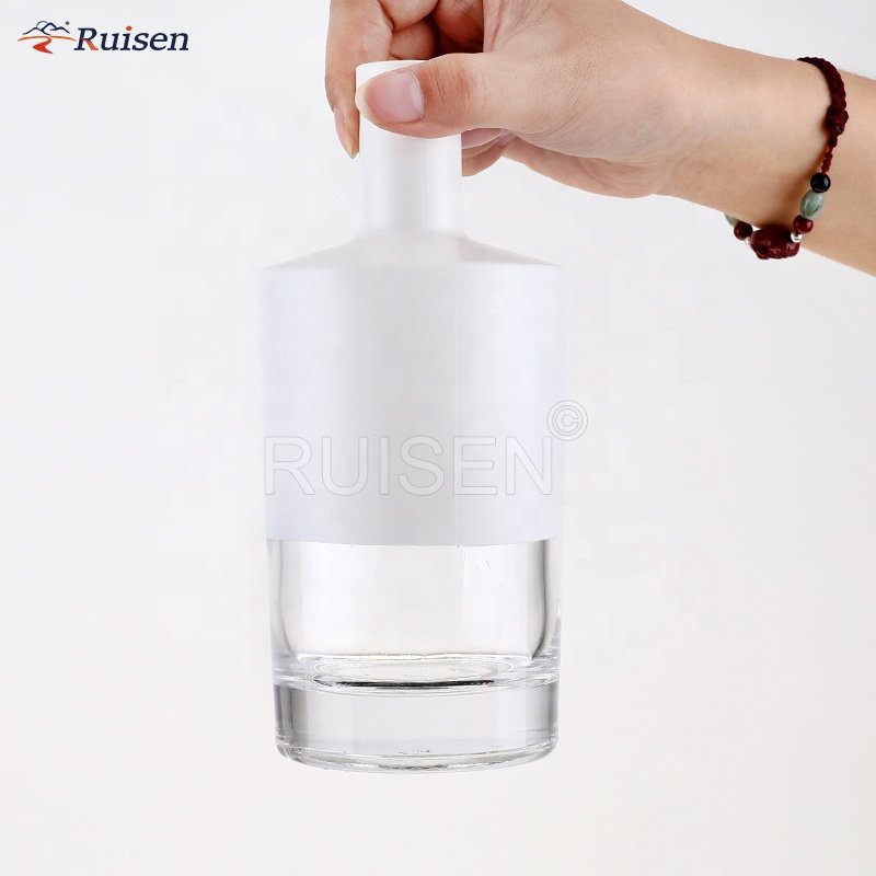 Flat shoulder 375ml 500ml 700ml 750ml clear white custom glass bottle Vodka gin whisky bottle