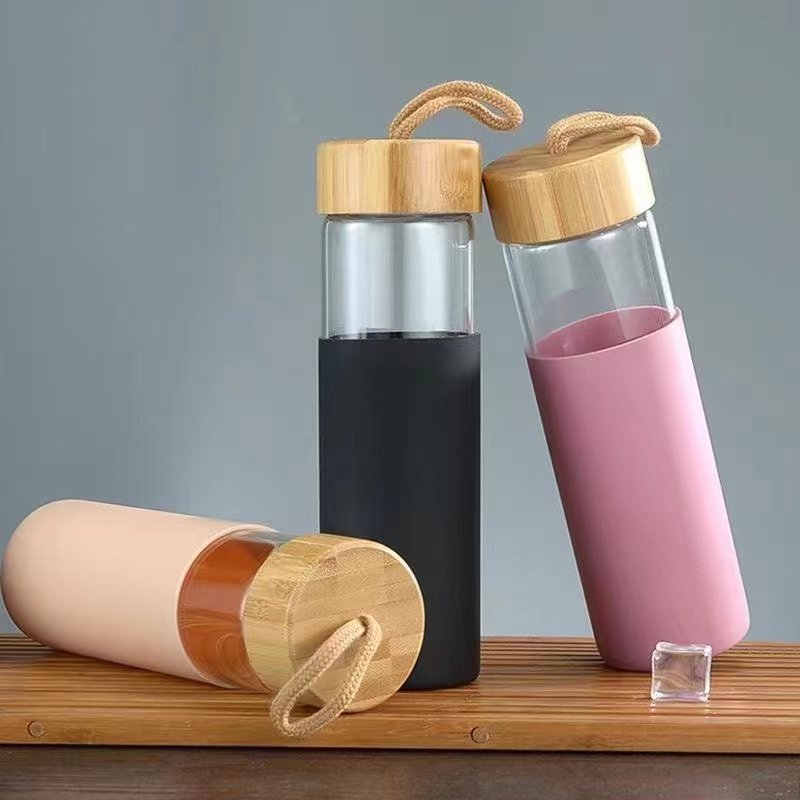Wholesale Customised 550ml Clear Borosilicate Glass Water Bottle Custom Eco Manufacturing Bamboo Lid Water Bottle