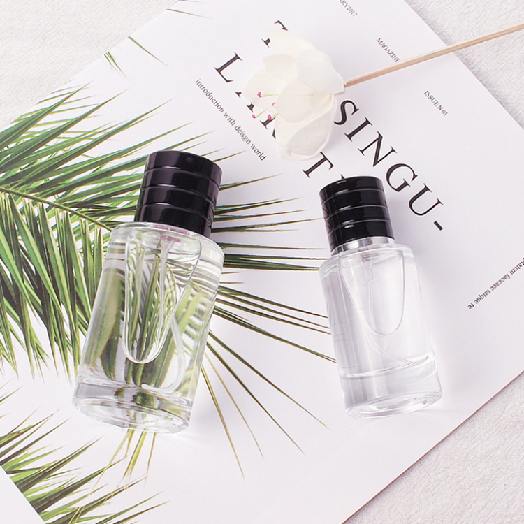 Hot Sale 30ml 50ml Classic Round Shaped Perfume Bottle Thick Bottom Clear Glass Mist Spray Bottle with Black Plastic Cap