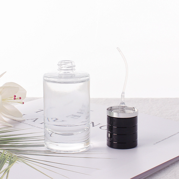 Hot Sale 30ml 50ml Classic Round Shaped Perfume Bottle Thick Bottom Clear Glass Mist Spray Bottle with Black Plastic Cap