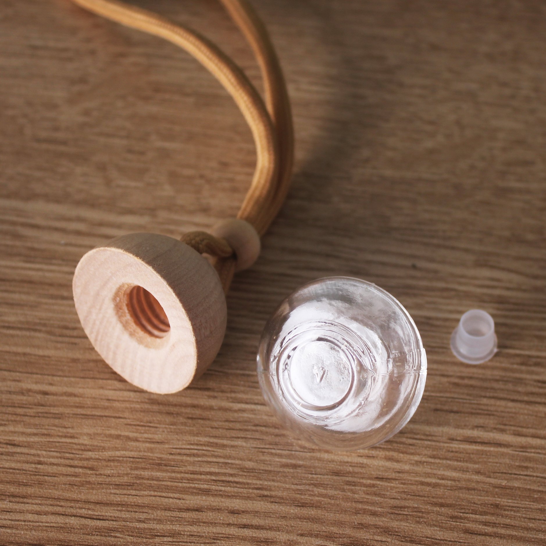 Round and half round perfume bottle automobile suspension glass empty bottle Transparent bottle