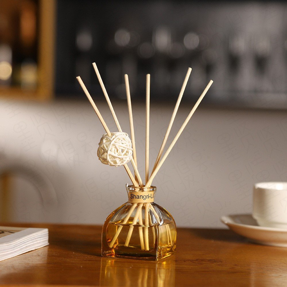 Home Fragrance Private Label Luxury glass bottle essential oil aroma reed diffuser With Rattan Sticks