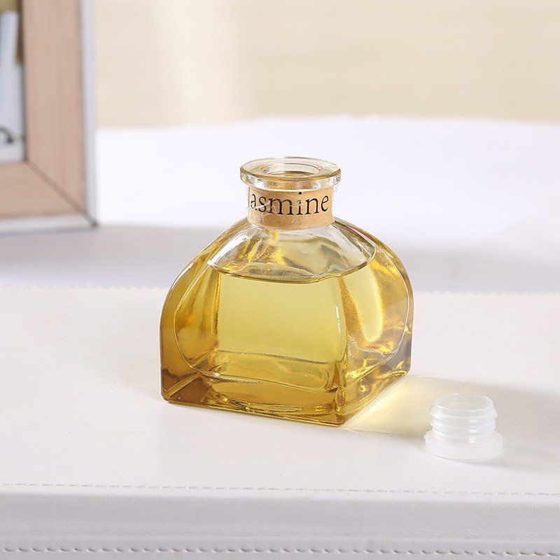 Home Fragrance Private Label Luxury glass bottle essential oil aroma reed diffuser With Rattan Sticks