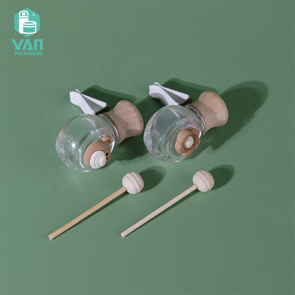 YAN Packaging Luxury 10ml Scent Diffuser Car Perfume Air Freshener Vent Clip Essential Oil Usage Pattern Glass Bottle Wood Cap
