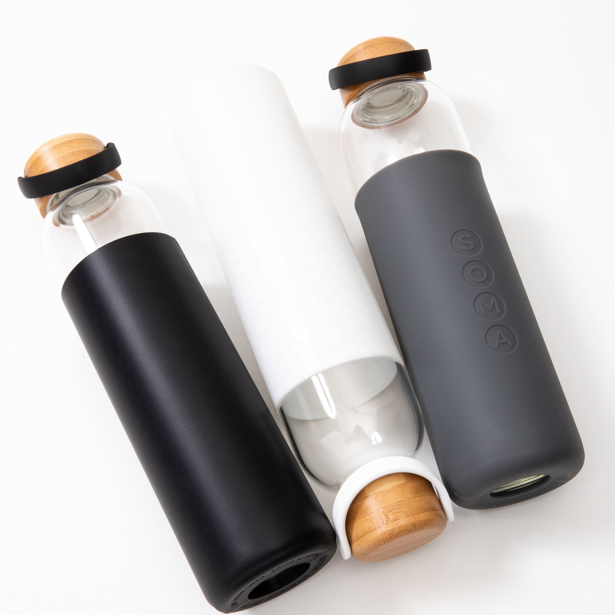 Glass borosilicate drinking bottle custom private label bamboo lid bottle with silicone sleeve