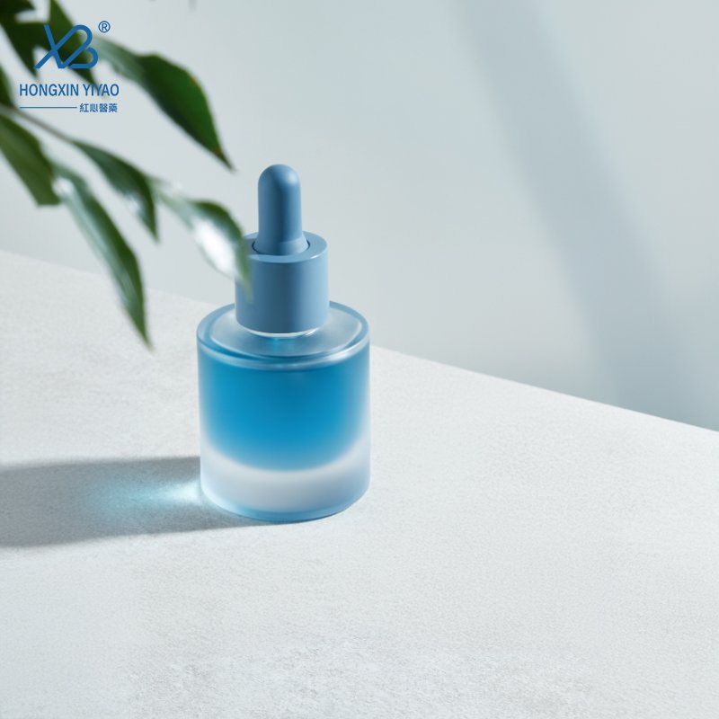 Manufacturer direct sales 15ml essential oil bottle bayonet press cap short round glass bottle cosmetic dropper bottle