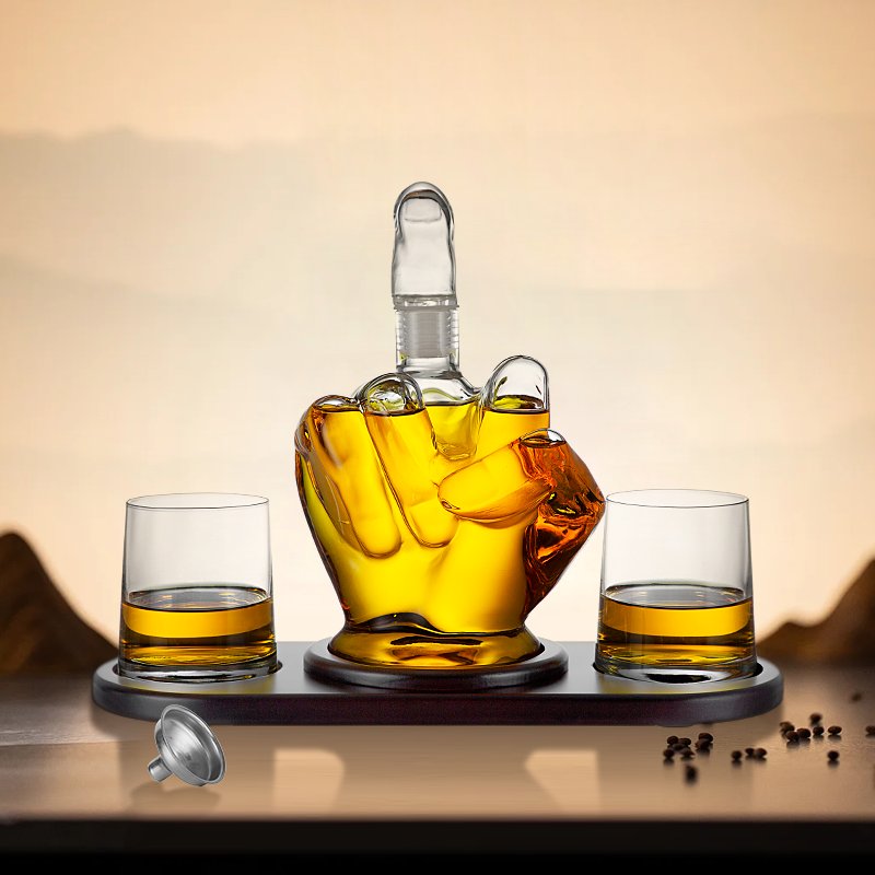 RTS Middle Finger Shaped Glass Bottle Wine Whisky Whiskey Glass and Decanter Set for Tequila Vodka Whisky Gift with 2 Glasses