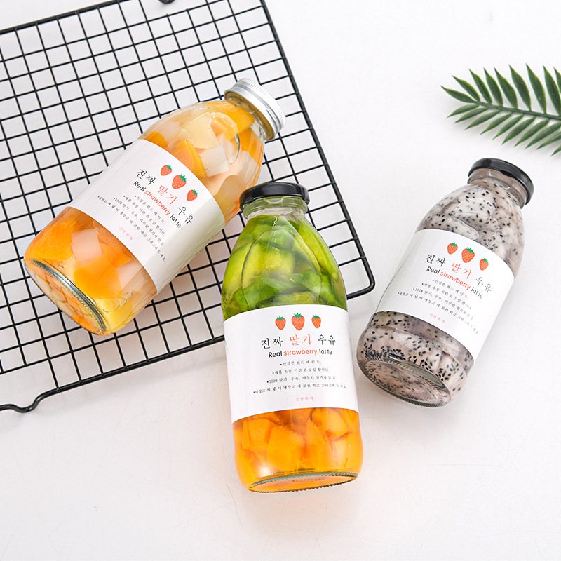wholesale 300ml 350ml 500ml 16oz clear empty round glass beverage fruit juice drinking bottles with metal screw cap