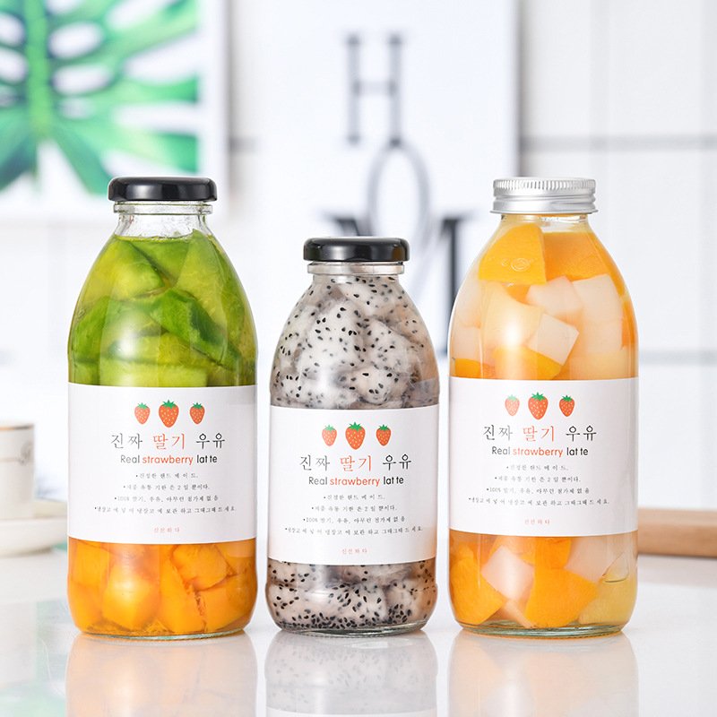 wholesale 300ml 350ml 500ml 16oz clear empty round glass beverage fruit juice drinking bottles with metal screw cap