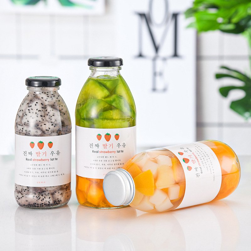 wholesale 300ml 350ml 500ml 16oz clear empty round glass beverage fruit juice drinking bottles with metal screw cap