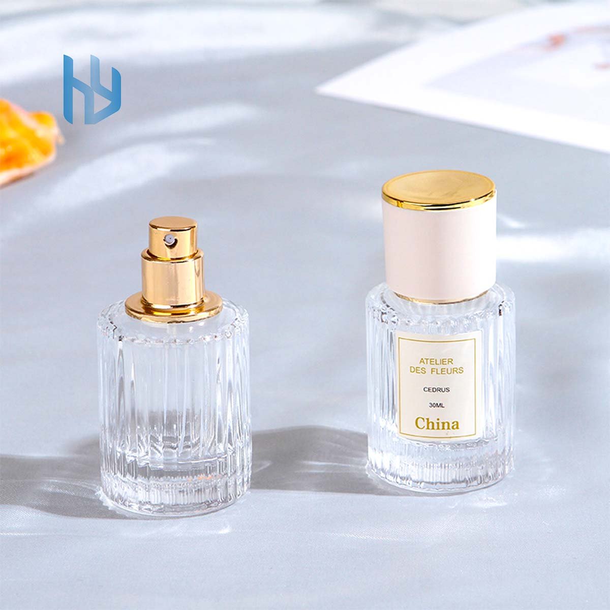 Hot selling 30ml and 50ml glass perfume spray bottle fragrance oil glass bottle customized colors perfume bottle