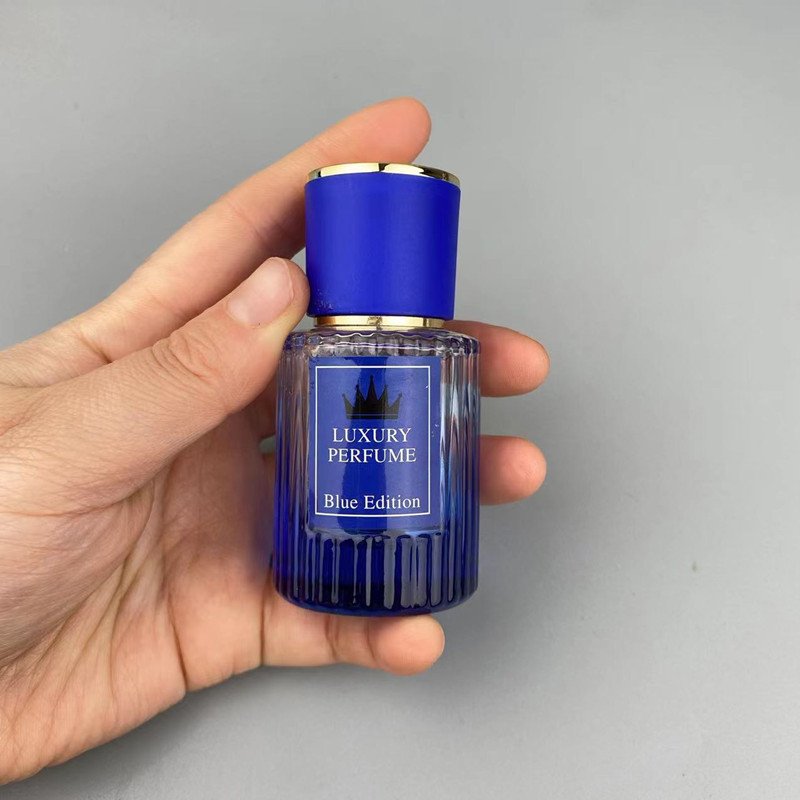 Hot selling 30ml and 50ml glass perfume spray bottle fragrance oil glass bottle customized colors perfume bottle