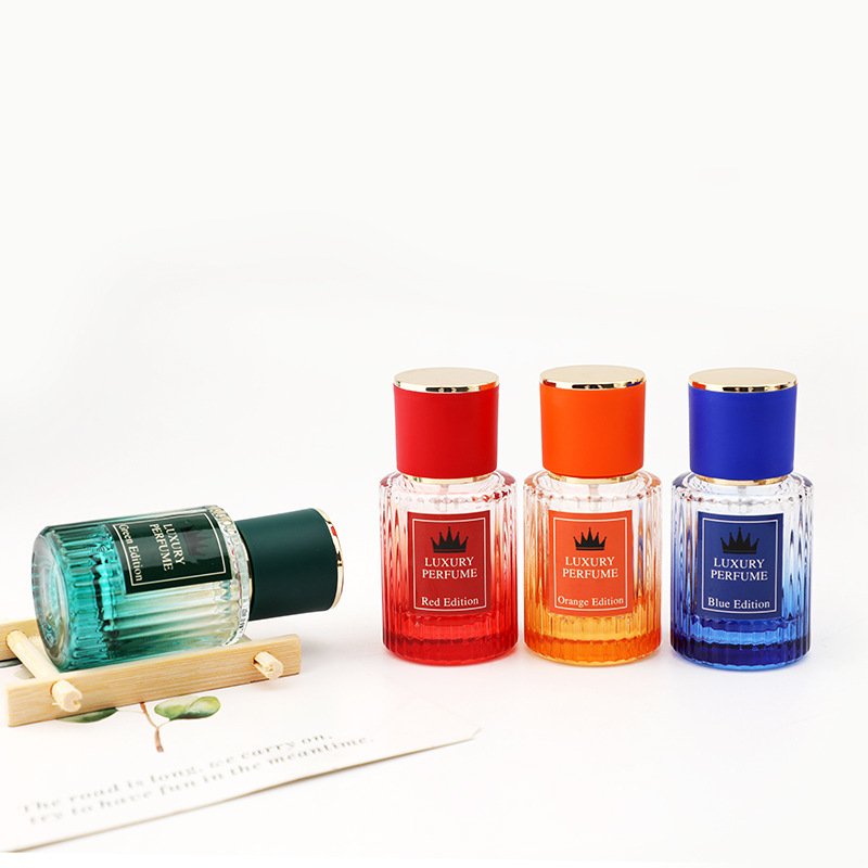 Hot selling 30ml and 50ml glass perfume spray bottle fragrance oil glass bottle customized colors perfume bottle