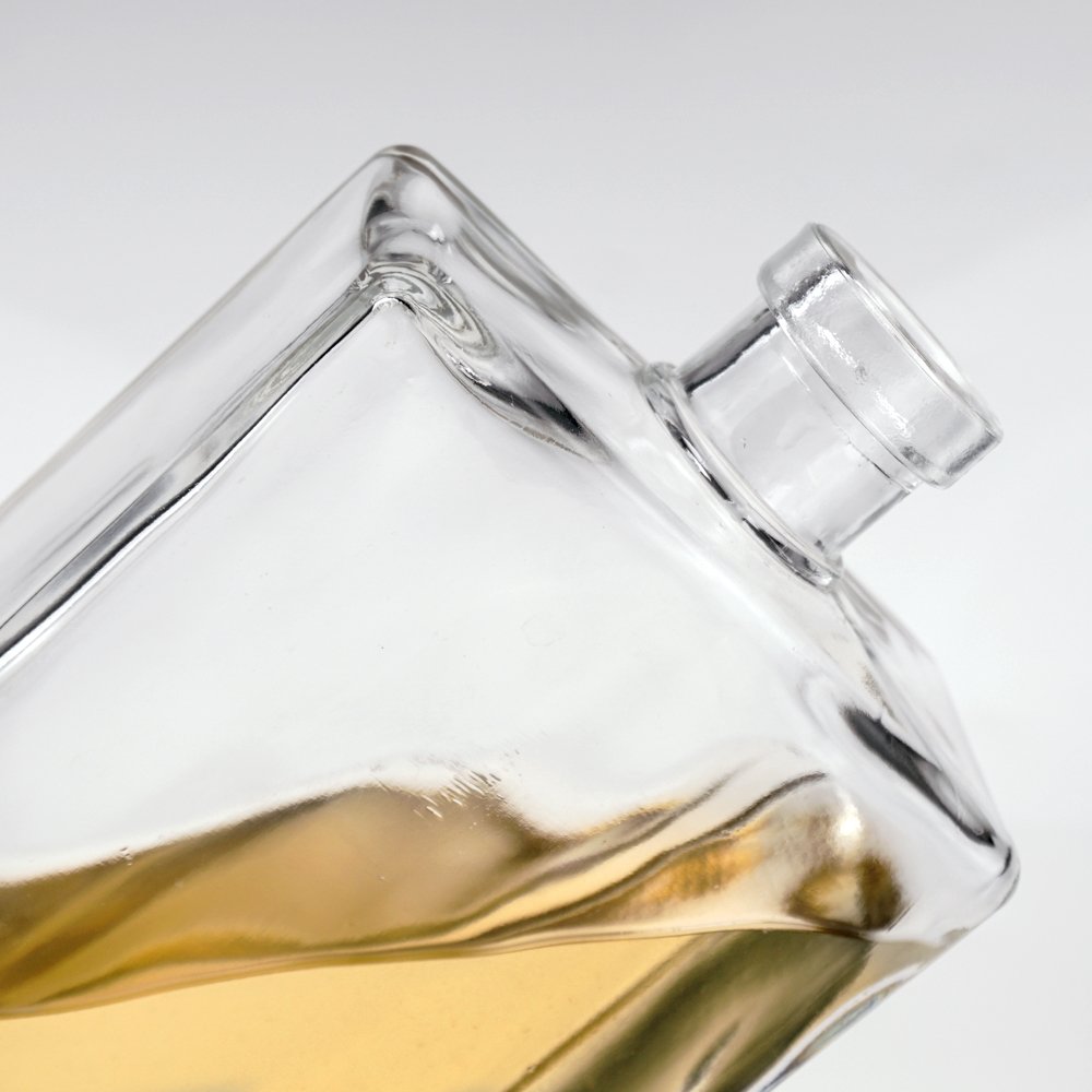 Square Whiskey Vodka Glass Bottle Rum Bottle 75cl Glass Clear 500ml 700ml 750ml Wine Packaging Beverage Cork Cap Decal 6000pcs
