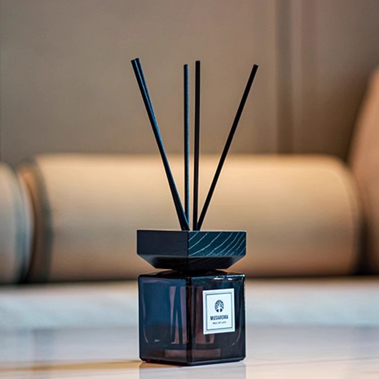 Empty New Luxury Black Amber 3oz 5oz Square Reed Diffuser Glass Bottle With Wooden Cap