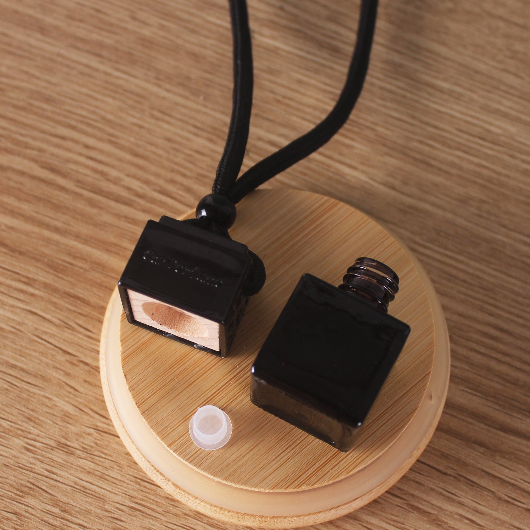 6ML 8ML Hot Stock Full Bright Black Glass Bottle Black Cap Hanging Perfume Empty Glass Bottle Essential Oil Car Diffuser Bottle