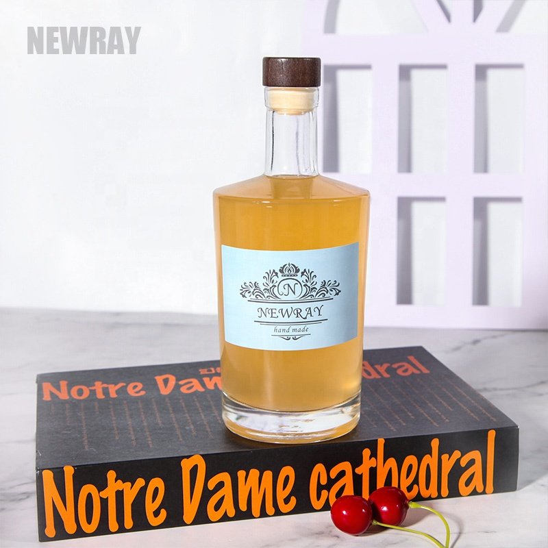 Wholesale 500ml 750ml Custom Glass Bottle Empty Clear Vodka Bottle for Whiskey Gin Liquor