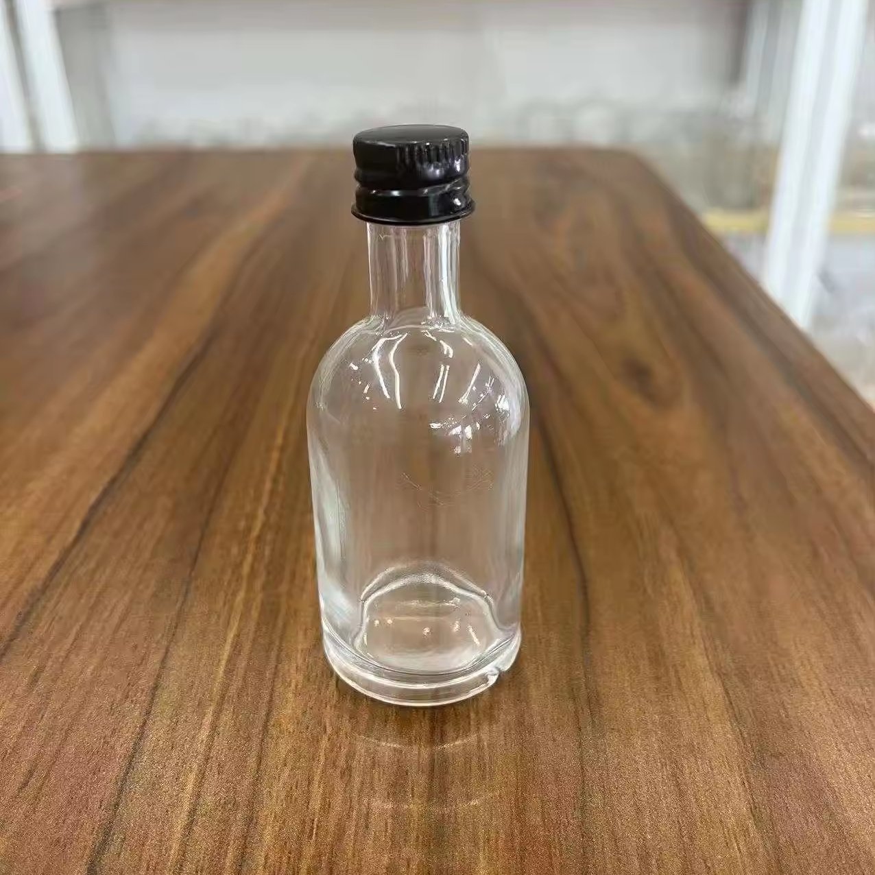 Cheap Price Mini 50ml 2oz Alcohol Spirit Liquor wisky Glass Bottle with screw cap