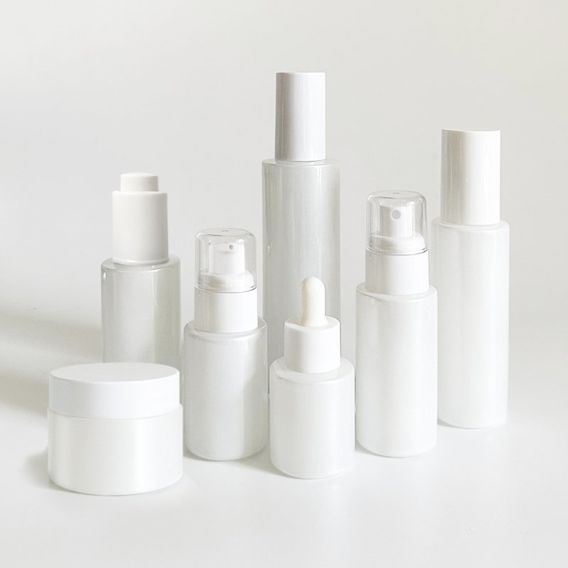 luxury white glass cosmetic lotion pump bottle 30ml airless flat shoulder lotion bottles new design