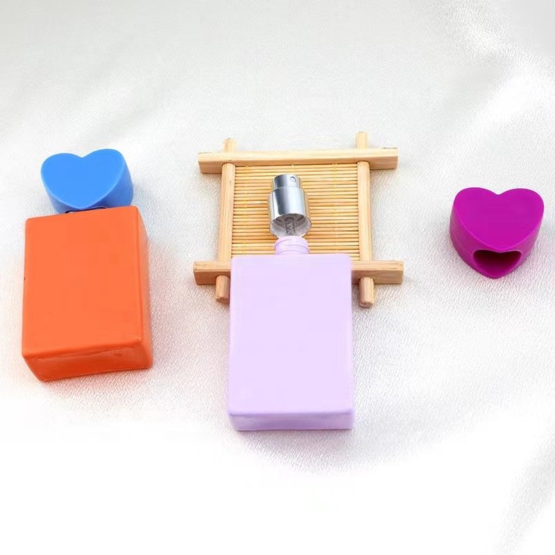 30ml Luxury recyclable aluminium perfume bottle with pump spray cap colorful matte glass bottles