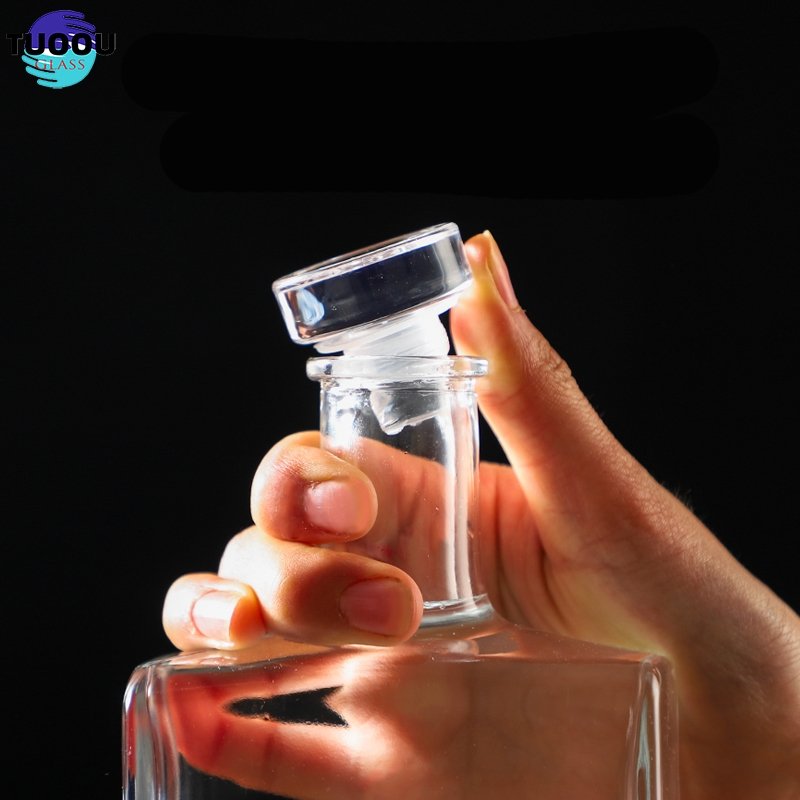 Inventory Wholesale Simplicity Square Flat Transparent Empty 500ml Wine Bottle With Cork Glass Lid And Packaging Box