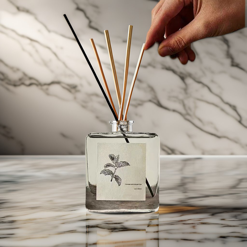 Wholesale Customized Luxury Home Decor Glass Essential Oil Diffuser Fragrant Air Freshener Perfume Room Scented Gift Set