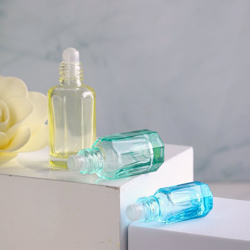 Polygon Shape Essential Oil Bottle with Black Plastic Lid and Gold Lid Mini Roll-On Perfume Bottle Glass Bottles for Serum Use