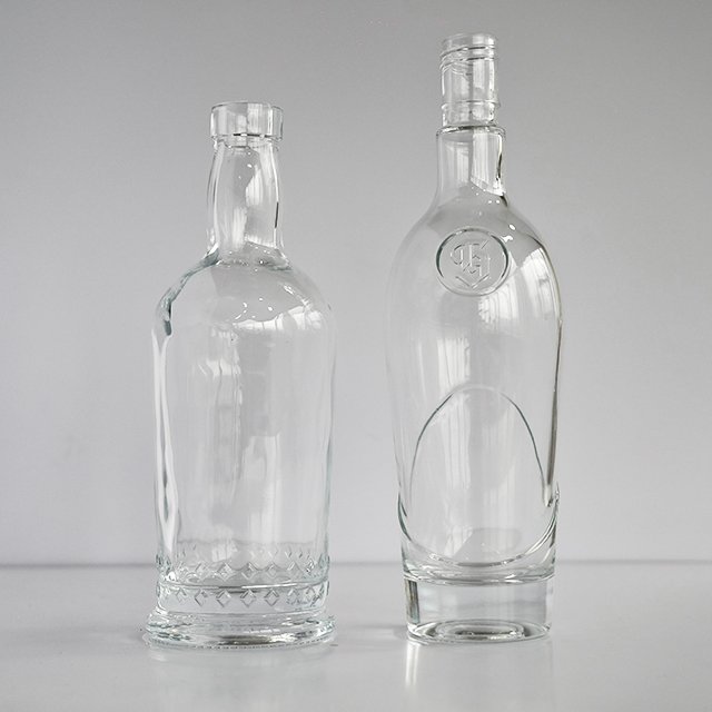 Project wholesale high-quality custom round transparent spirit glass bottles 700ml brandy glass bottles printing engraving OEM