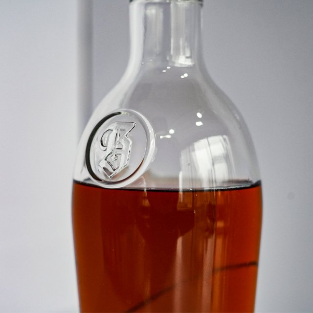 Project wholesale high-quality custom round transparent spirit glass bottles 700ml brandy glass bottles printing engraving OEM