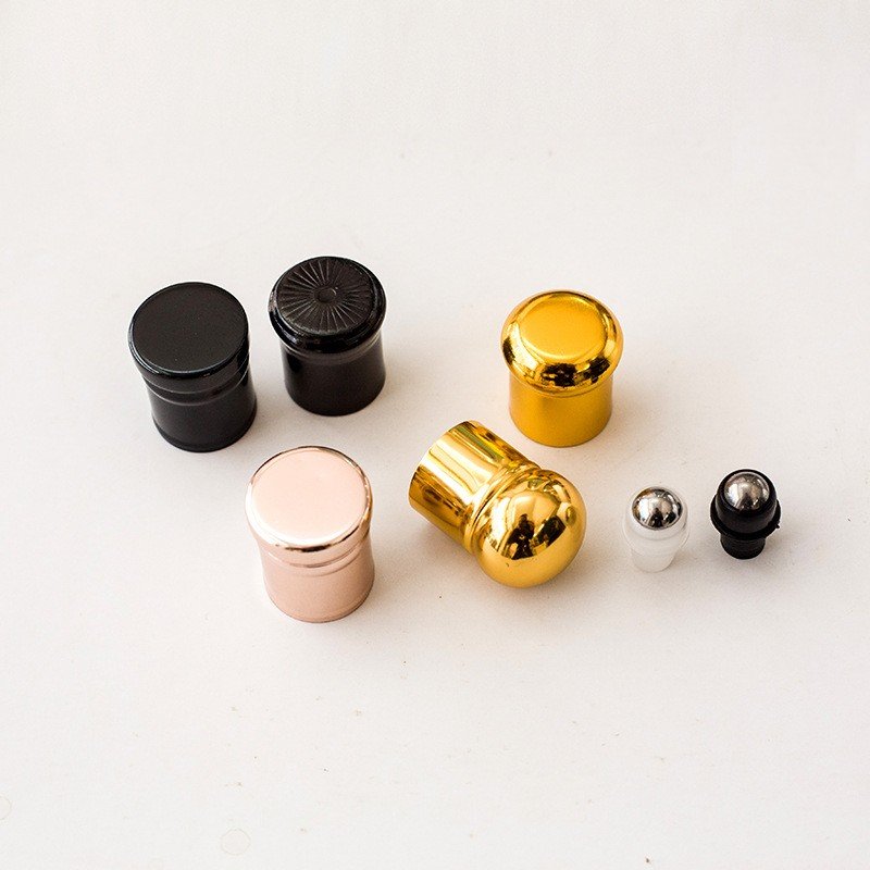 Cosmetic Packaging Body Hair Oil Bottles Roll On Perfume Attar Oud Glass Bottle with gold lid In Dubai