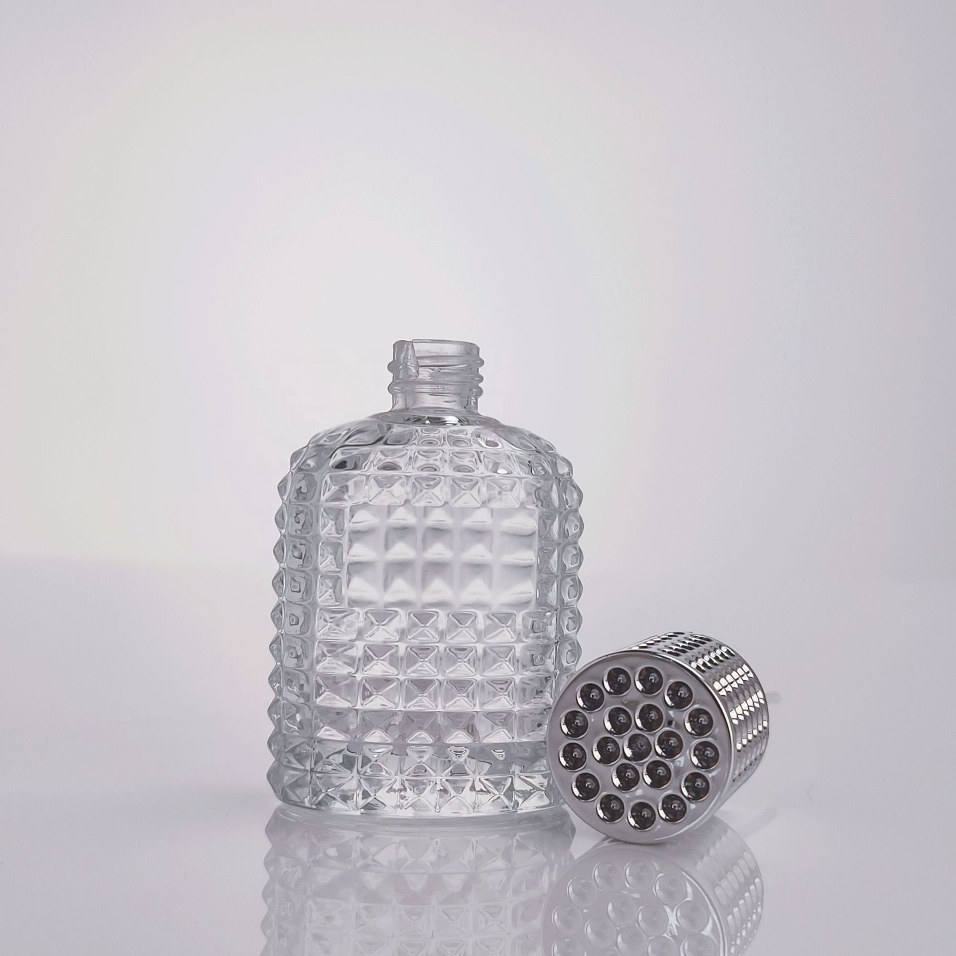 Pineapple perfume glass bottles 30ml50ml glass perfume bottles luxury women round transparent empty fragrance glass spray bottle