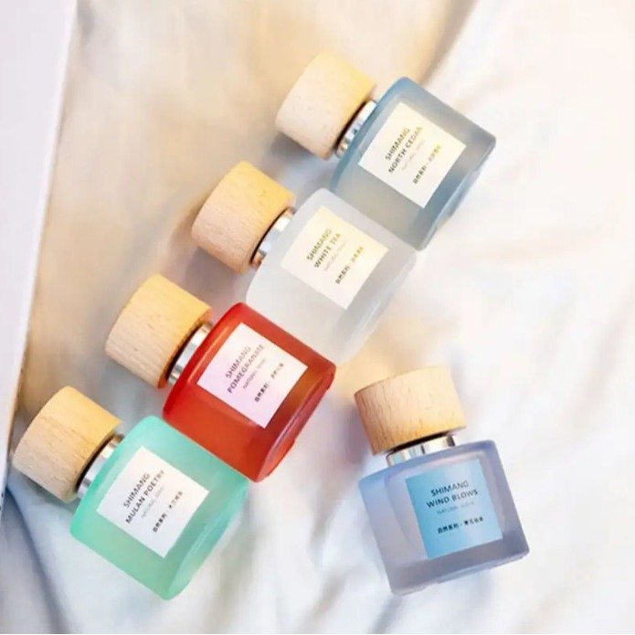Smoky green red blue frosted vintage 50ml spray perfume bottle empty round glass bottles for perfume with wooden lid for women's